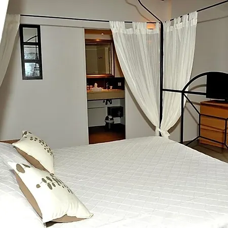 Made Bed & Breakfast